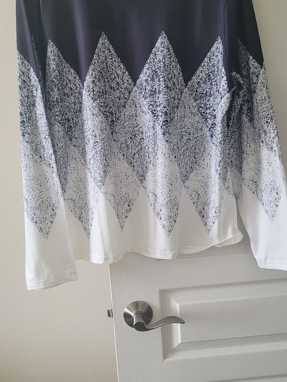 Women’s White and Black Diamond-Print Skirt